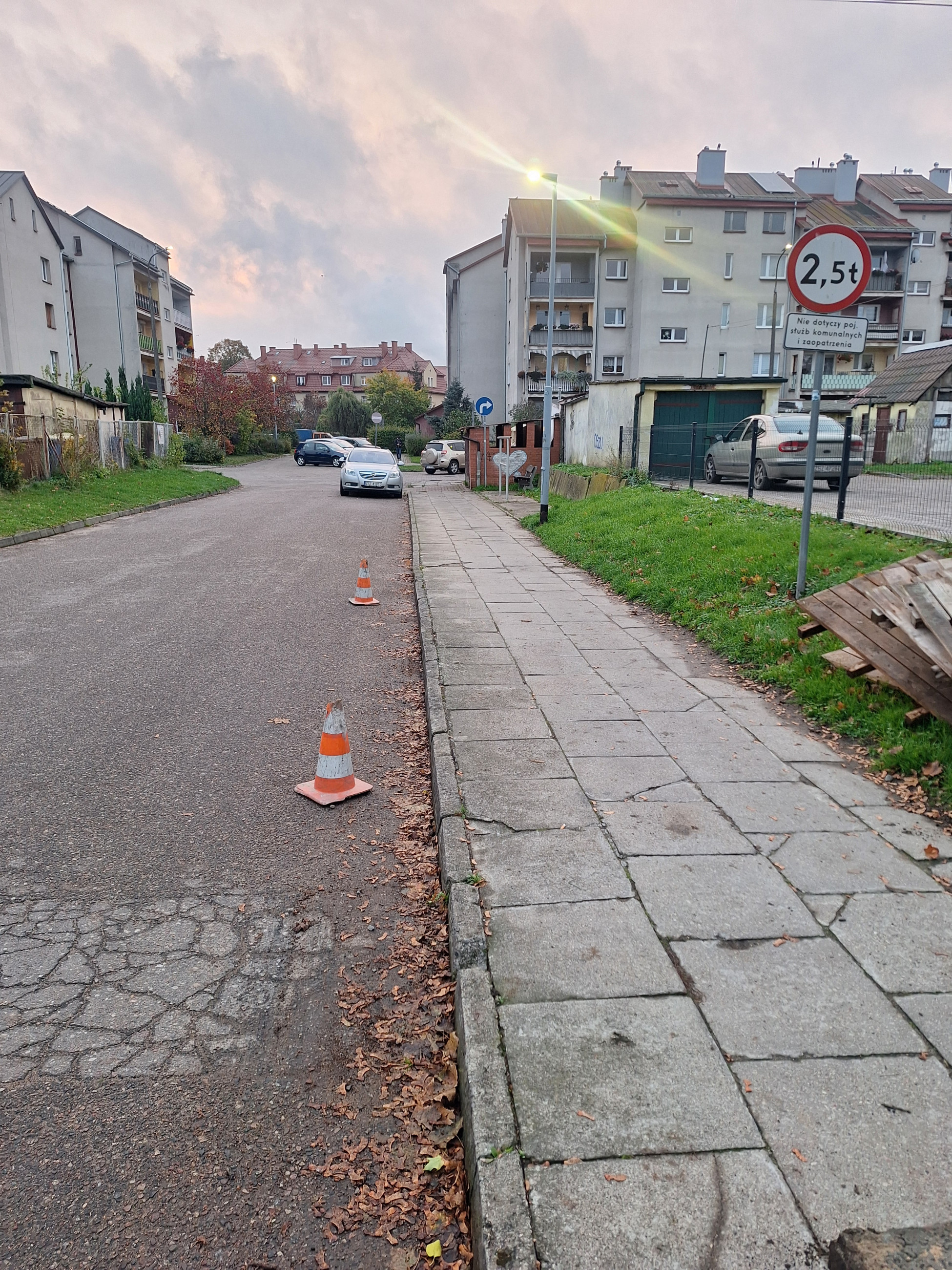 Rozpoczął się remont chodnika